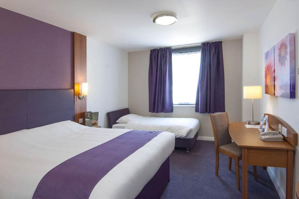 Premier Inn Портисхед Экстерьер фото