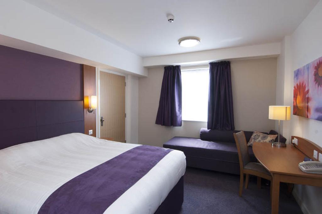 Premier Inn Портисхед Экстерьер фото