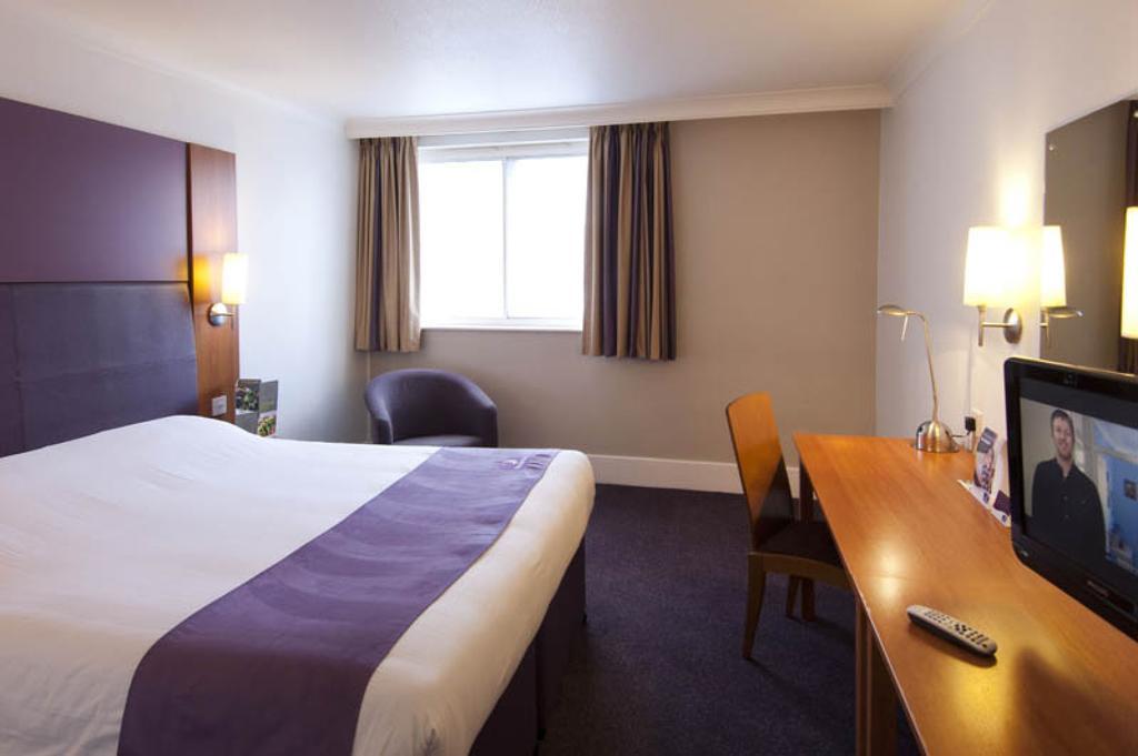 Premier Inn Портисхед Экстерьер фото