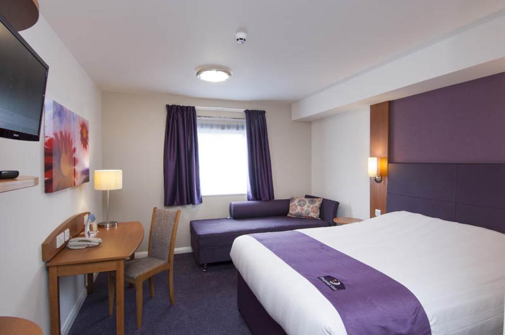 Premier Inn Портисхед Экстерьер фото
